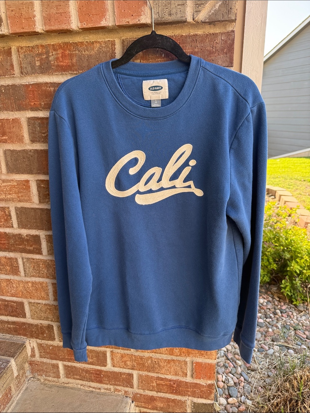 Old Navy Ladies L Blue Crewneck Sweatshirt with White 'Cali' Script
